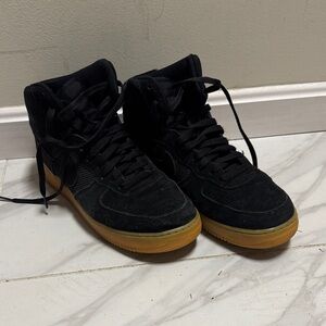 Nike Men's Air Force 1 High '07 LV8 Basketball Shoes